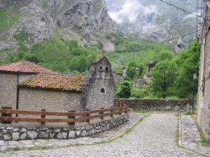 Rita Jaros - walks in the Picos de Europa, Spain